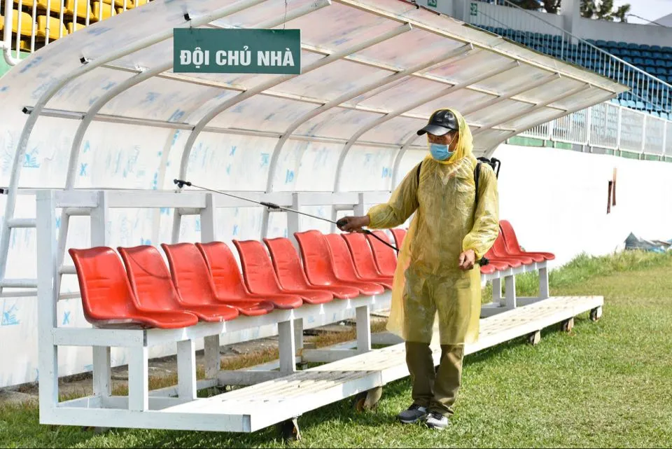 Các sân bóng chuẩn bị cho ngày khai mạc LS V-League 2020 ảnh 2