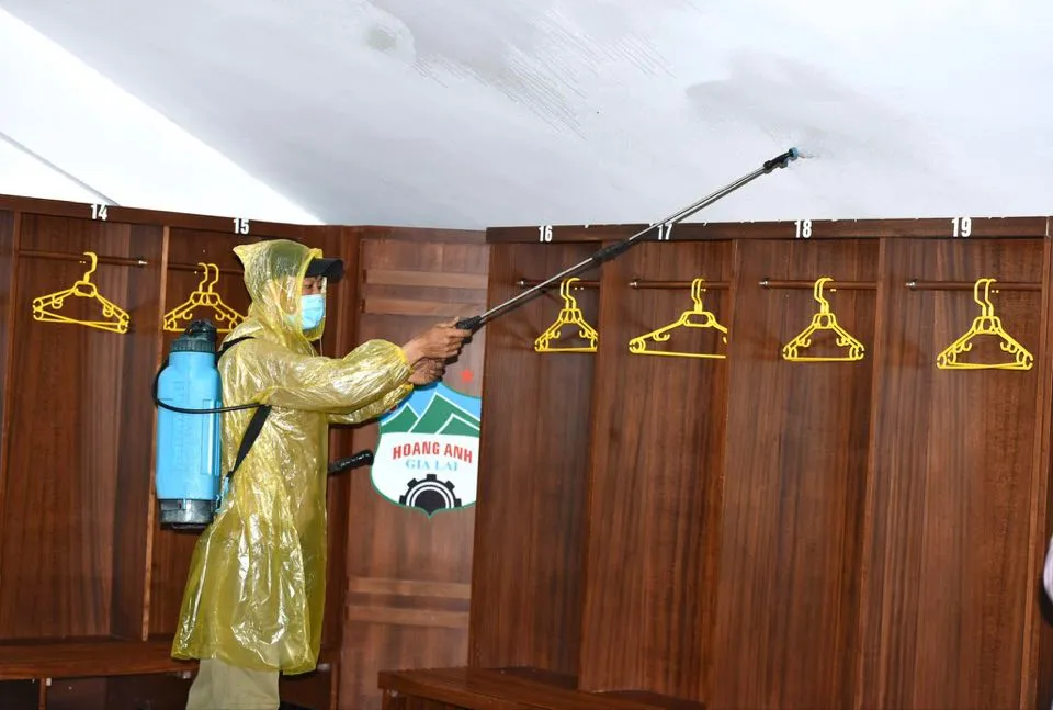 Các sân bóng chuẩn bị cho ngày khai mạc LS V-League 2020 ảnh 1