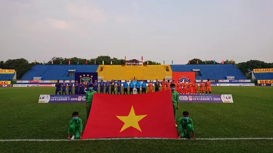 VPF tính đến khả năng lượt đi sẽ đá trên 1 cum sân. Ảnh: NGUYỄN NHÂN