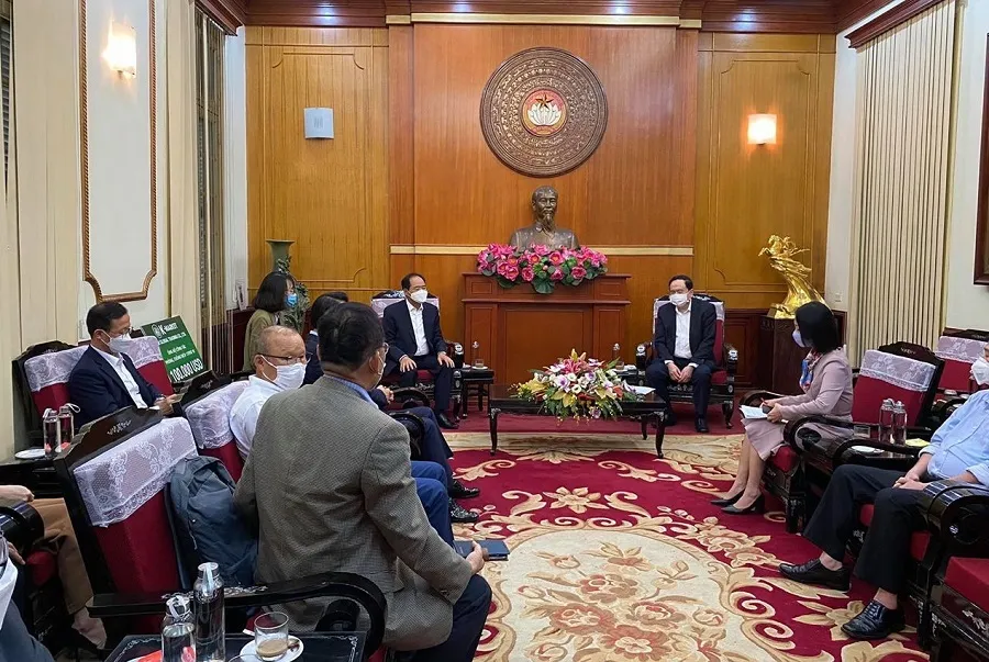 Ông Park đại diện trao 100.000 USD ủng hộ Việt Nam chống Covid-19 ảnh 1