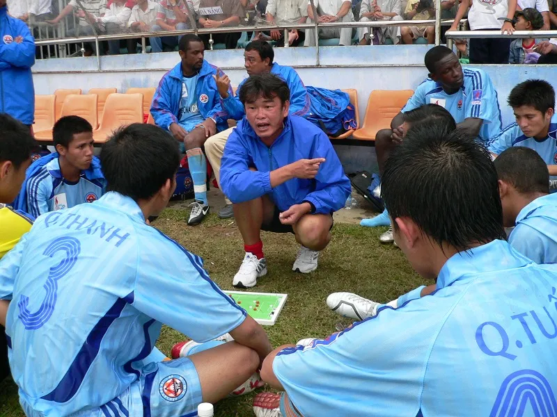 Đội bóng V-League nào sử dụng nhiều HLV nhất? ảnh 3