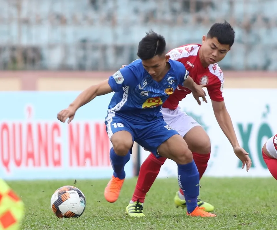 HLV Vũ Hồng Việt: “Cầu thủ Quảng Nam rất háo hức khi được tập luyện trở lại” ảnh 1