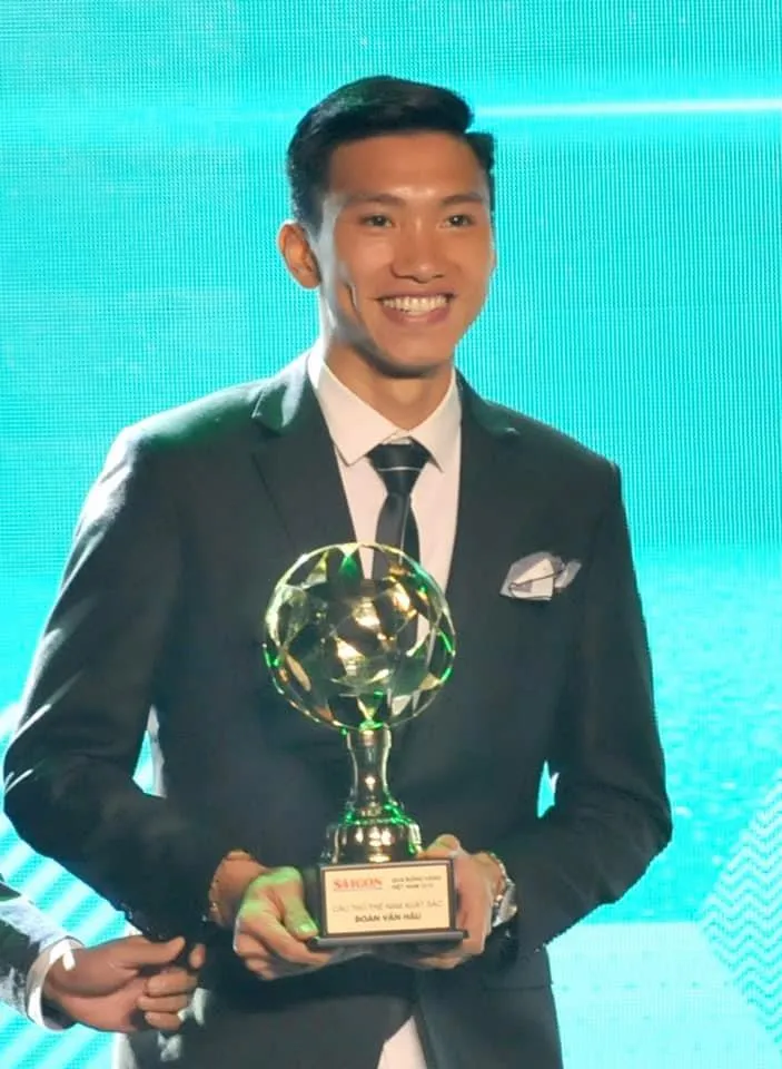 Văn Hậu sáng cửa ở lại Heerenveen ảnh 1