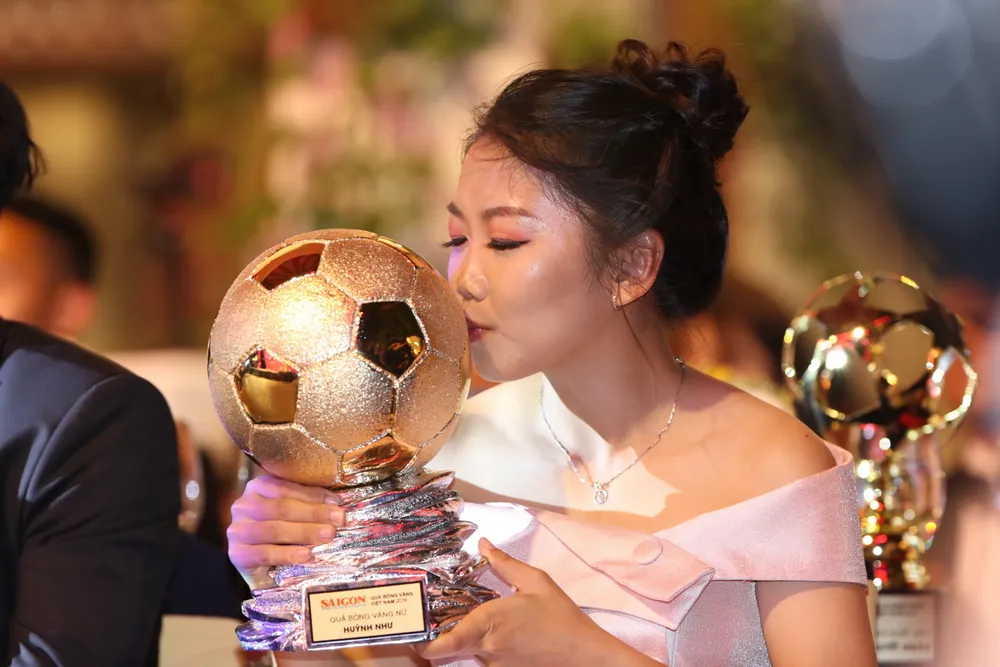 Huỳnh Như giành Quả bóng vàng nữ 2019. Ảnh: DŨNG PHƯƠNG