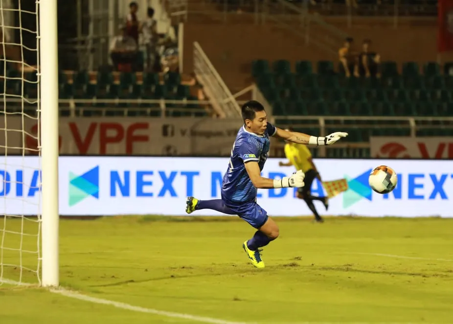 Đức Chinh tập tễnh rời sân sau 20 phút thi đấu ở Cúp quốc 2020 ảnh 1