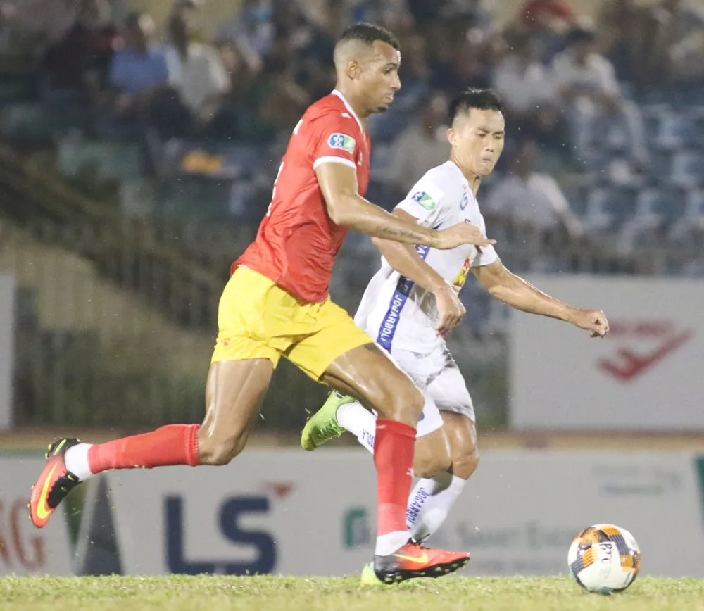 Hà Minh Tuấn mất điểm trong ngày trợ lý HLV Park Hang-seo dự khán ảnh 2