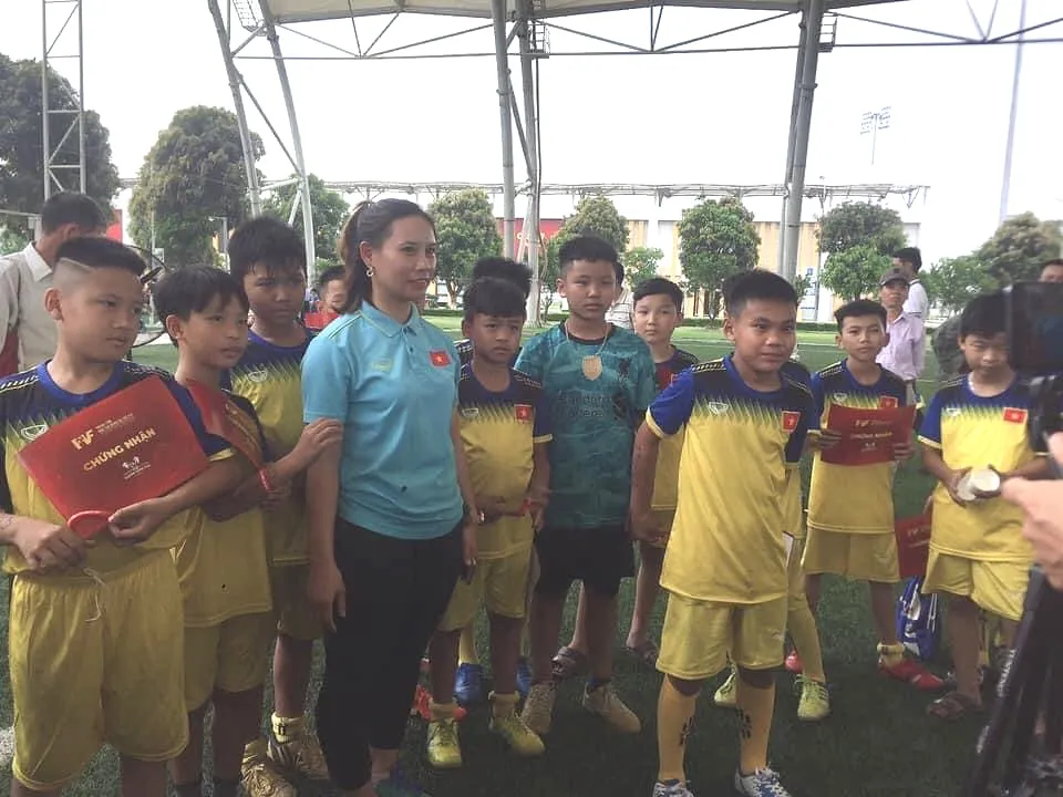 Sân chơi bóng đá cộng đồng rộn ràng trở lại ảnh 3