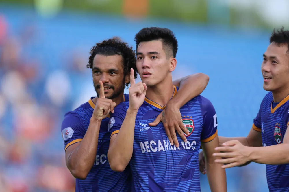 B.Bình Dương thắng đậm 5 bàn trước Hải Phòng. Ảnh: DŨNG PHƯƠNG 