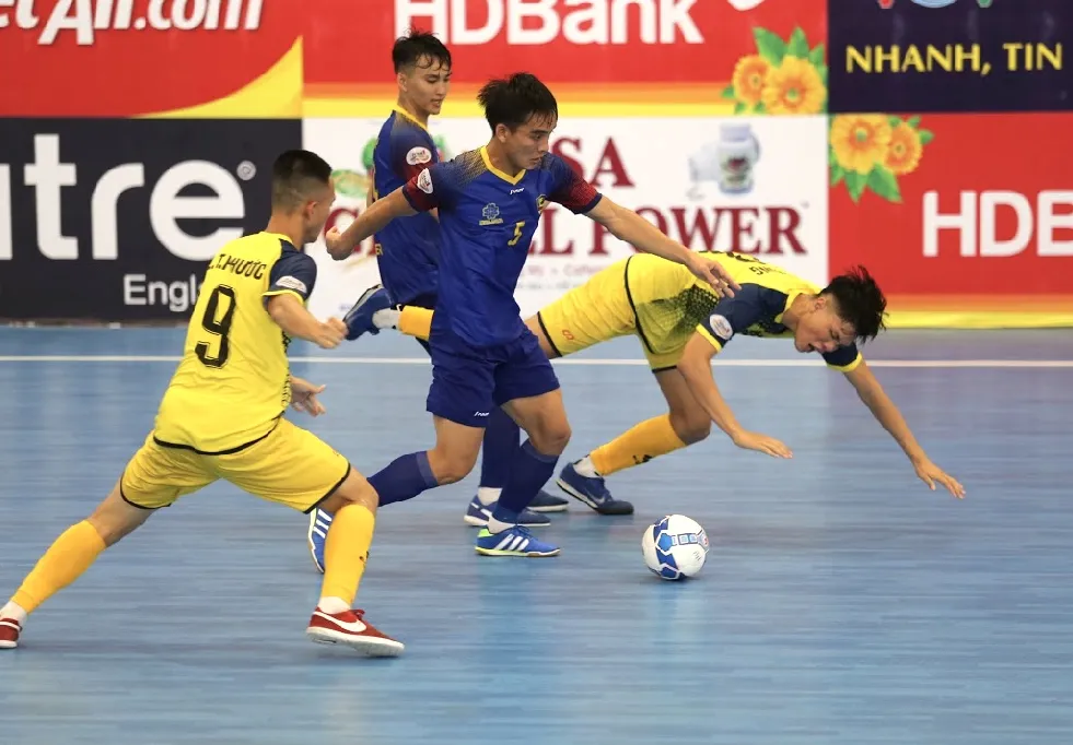 Cao Bằng chia điểm cùng Quảng Nam ở trận ra quân. Ảnh: Anh Trần