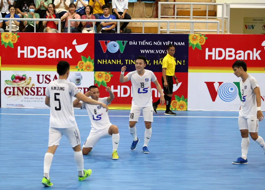 Thái Sơn Nam vươn lên ngôi đầu ảnh 1