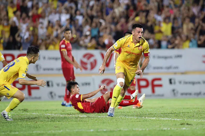 Đánh bại SLNA, CLB Nam Định chấm dứt chuỗi 4 trận thua liên tiếp ảnh 2