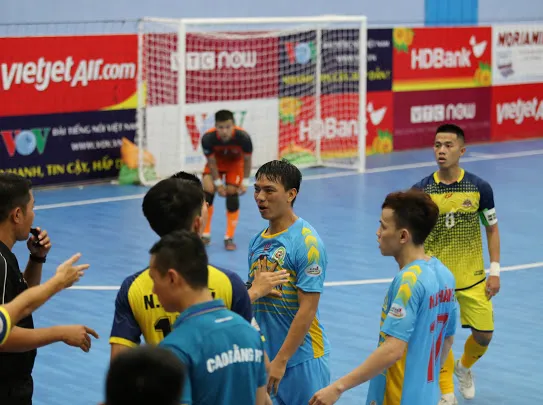 Kardiachain Sài Gòn FC khép lại lượt đi với trận hòa hú vía Cao Bằng ảnh 1