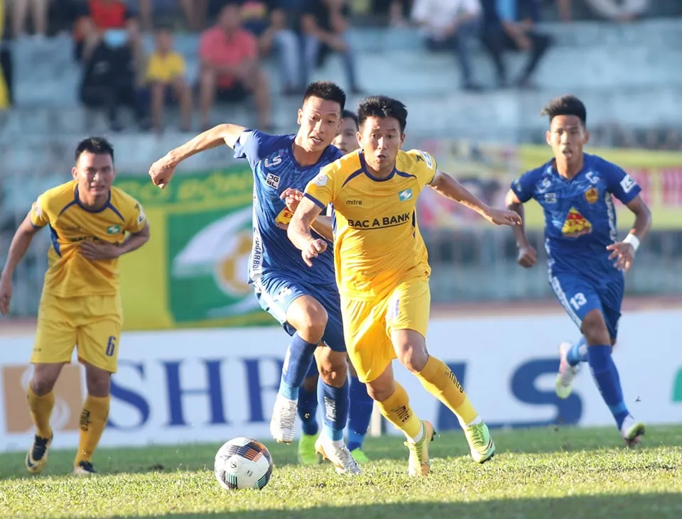 Thua tức tưởi Quảng Nam, CLB SLNA viết đơn kiến nghị tố trọng tài ảnh 1