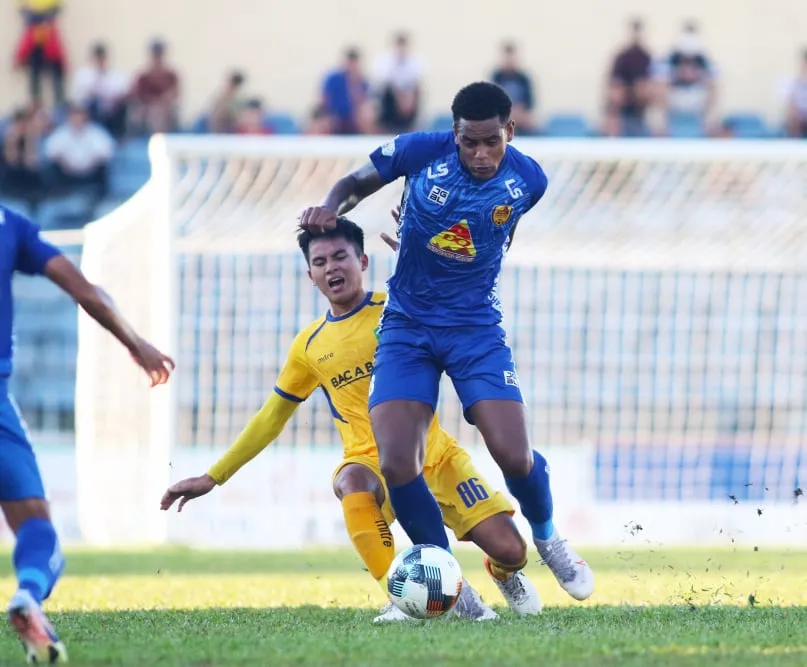 Thay tướng đổi vận, CLB Quảng Nam giành chiến thắng kịch tính trước SLNA ảnh 1
