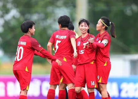 Đội nữ TPHCM khởi đầu thuận lợi trước Than KSVN. Ảnh: MINH HOÀNG