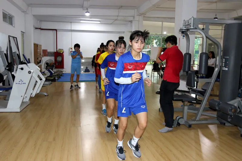 7 cầu thủ nữ tập phục hồi cùng chuyên gia Choi Ju Young ảnh 2