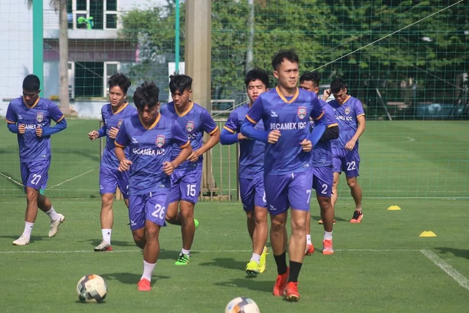 Các đội hối hả di chuyển về địa phương để ‘né’ dịch Covid-19 ảnh 2