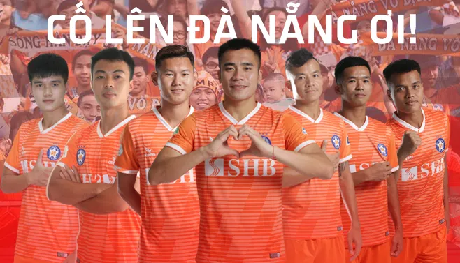 Các cầu thủ Đà Nẵng với khẩu hiệu kêu gọi phòng, chống dịch Covid-19