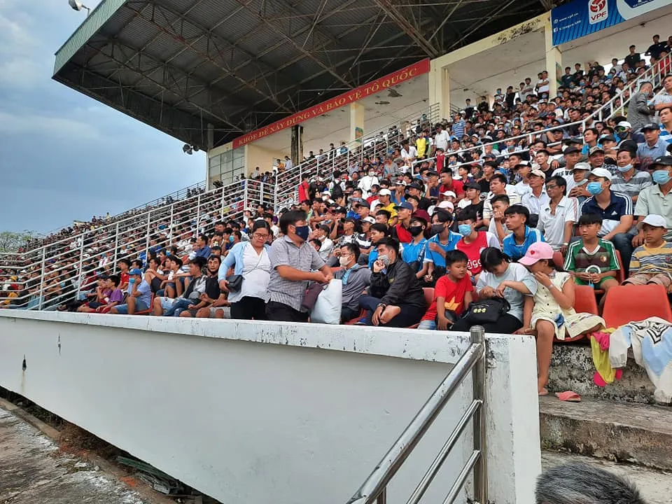 Nếu bất khả kháng lắm thì mới đá không có khán giả ảnh 2