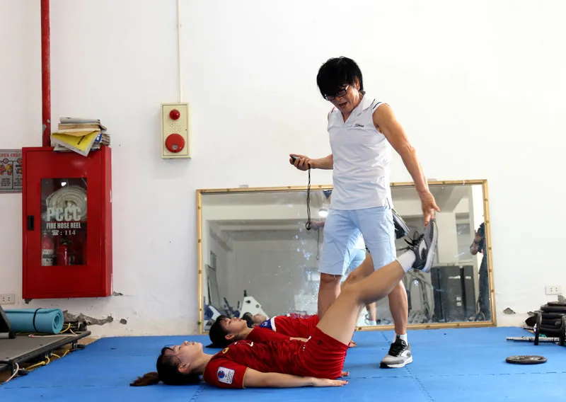 Các cầu thủ nữ tích cực tập phục hồi, hy vọng sớm trở lại sân cỏ ảnh 1