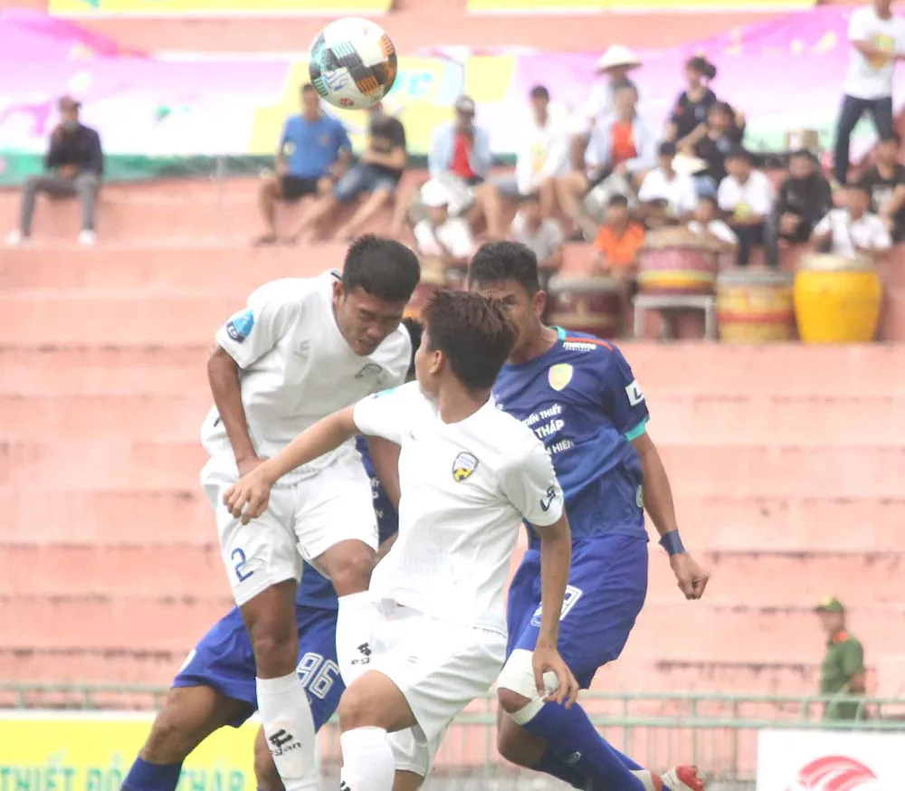 Bao nhiêu điểm để vào ‘vùng an toàn’ tại Giải hạng Nhất 2020? ảnh 1