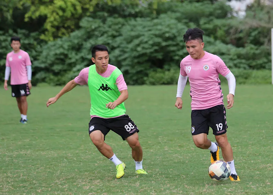 Văn Hậu, Quang Hải tăng giá trên trang chuyển nhượng quốc tế ảnh 1