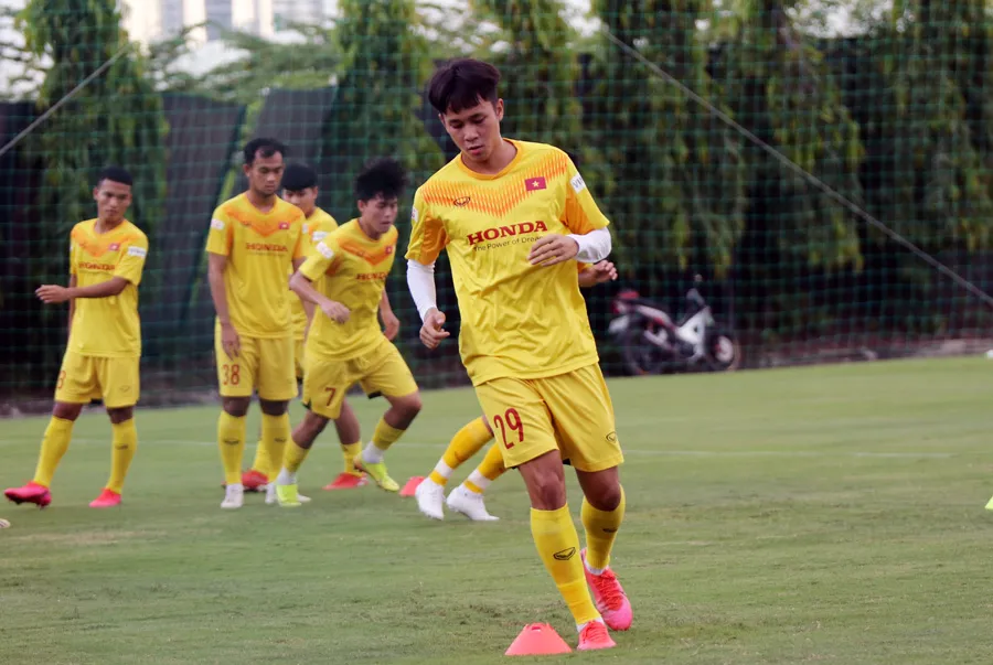 Tiền đạo Minh Bình nghỉ thi đấu 2 tuần ảnh 1