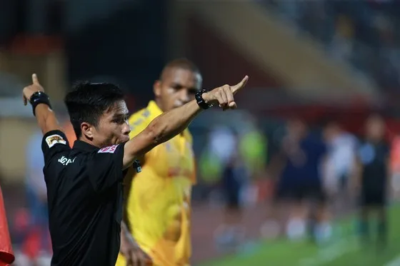 Ban Trọng tài chia 3 đợt để tổ chức lớp tập huấn “vua sân cỏ” giữa mùa ảnh 2