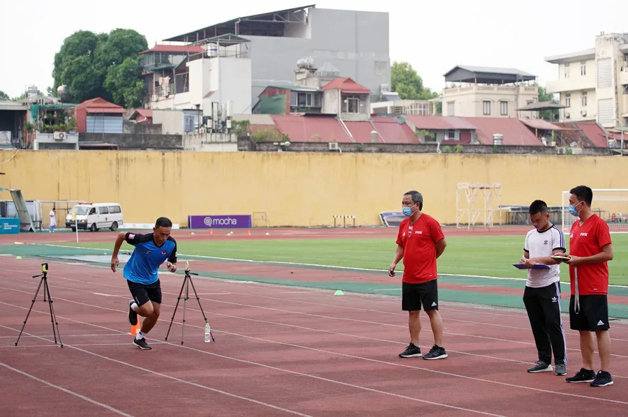 Có 2 trọng tài bị loại vì rớt phần kiểm tra thể lực ảnh 3