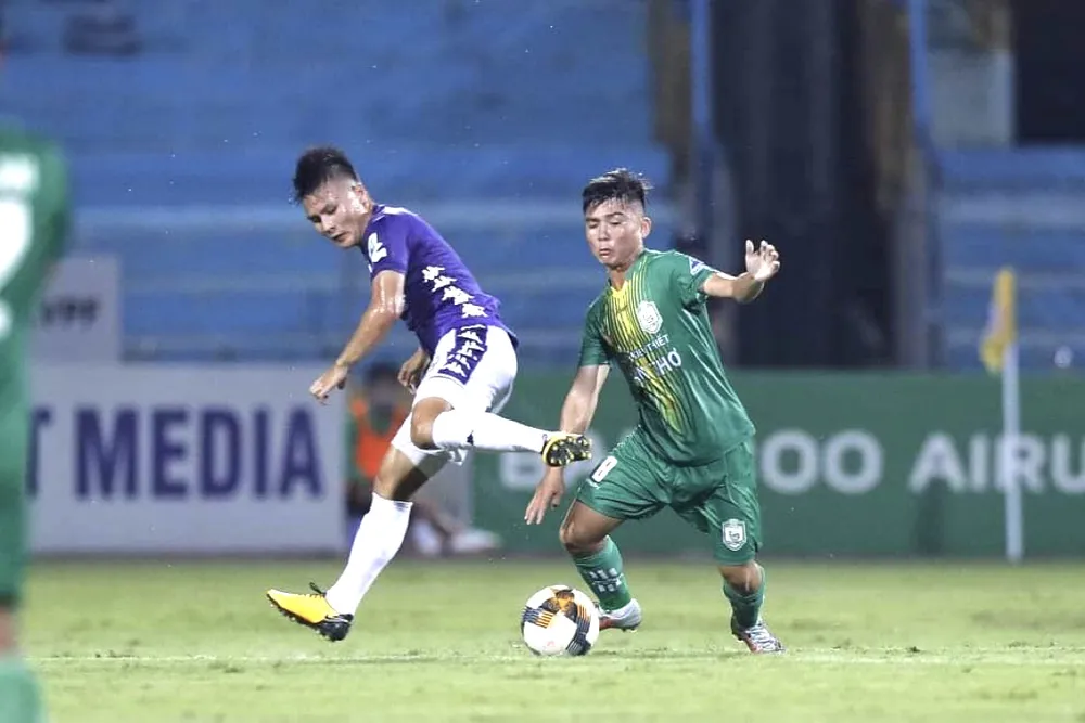 Văn Quyết lập cú đúp trong trận này. Ảnh: MINH HOÀNG 