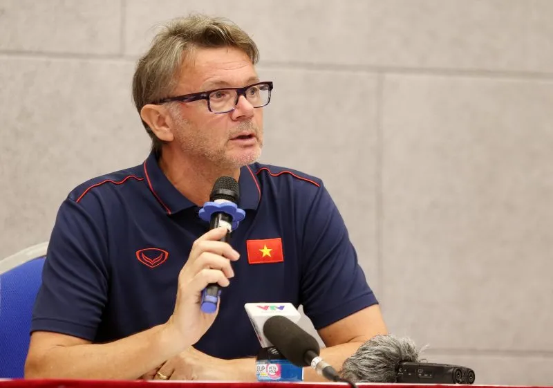 Ông Troussier đang dẫn dắt đội U19 Việt Nam kiêm GĐKT Trung tâm PVF