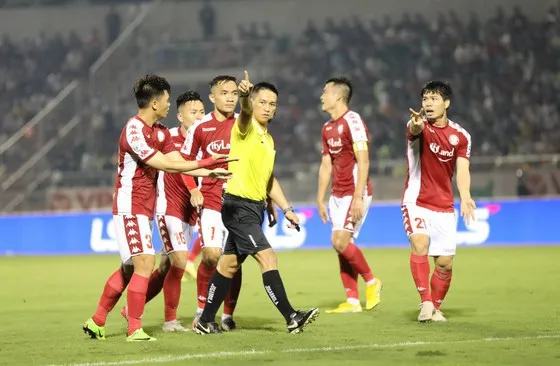 Trọng tài vốn gây nhiều tranh cãi ở 11 vòng vừa qua