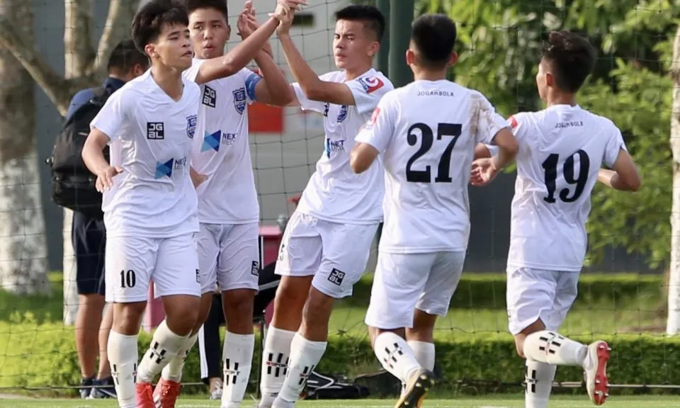 Niềm vui của các cầu thủ học viện Nutifood sau trận thắng thứ 2 liên tiếp
