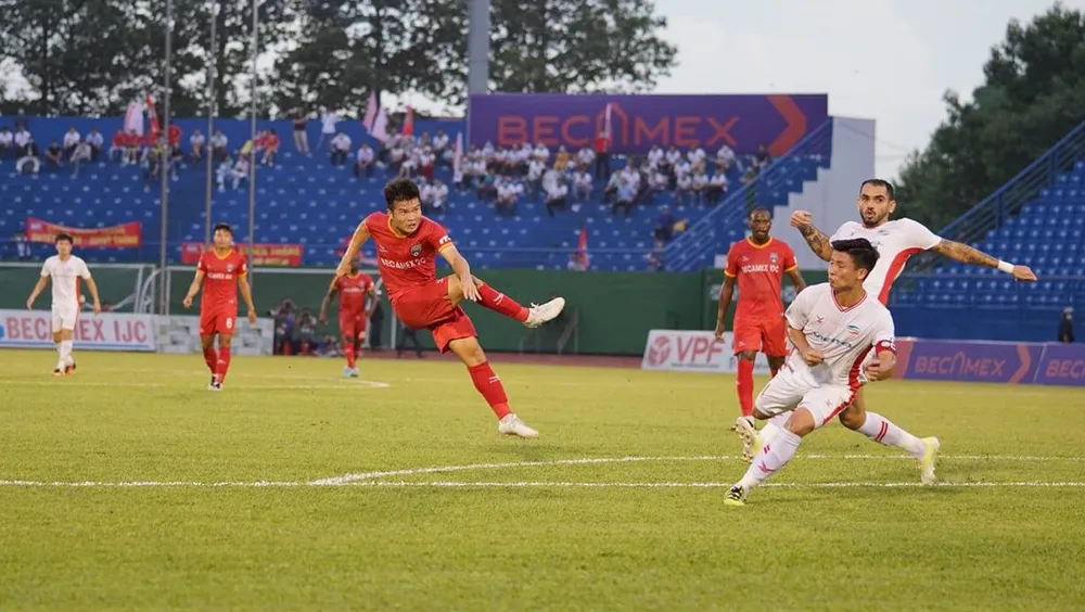 Becamex Bình Dương hoàn thành chỉ tiêu vào top 8 V-League ảnh 1