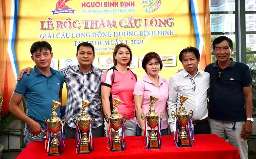 Thanh Thùy và Kim Ngân hâm nóng môn cầu lông Hội thao người Bình Định ảnh 1