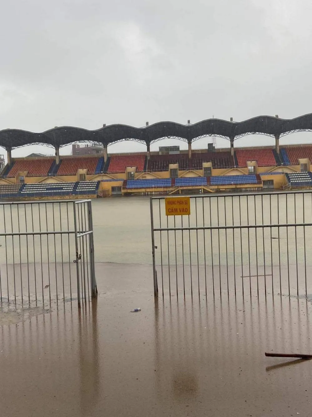 Mưa lớn, ngập lụt có thể biến thuận lợi của đội Huế... thành bất lợi ảnh 1