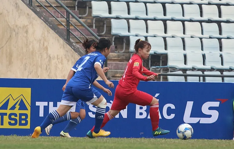 Trận "đinh" của vòng đấu là cuộc so tài giữa Than KSVN và Hà Nam