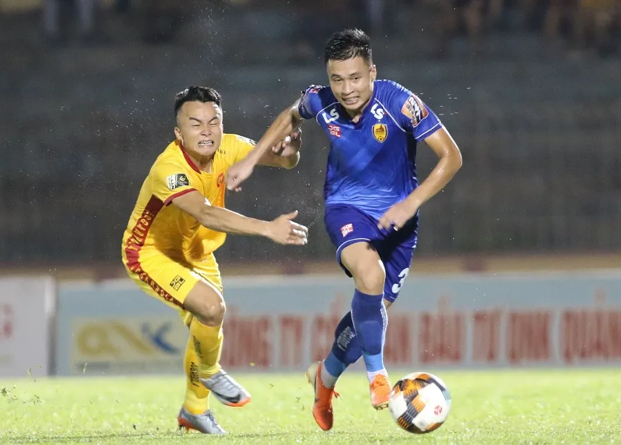 Thua 1-2 tại Thanh Hóa, Quảng Nam khó thoát cửa xuống hạng ảnh 1