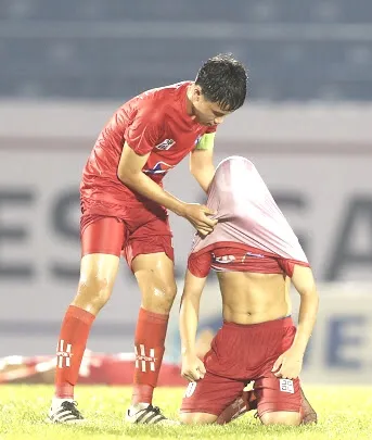 Thua ngược ở trận đầu tiên tại bảng “tử thần”, thầy trò Huỳnh Kesley gặp khó ảnh 3