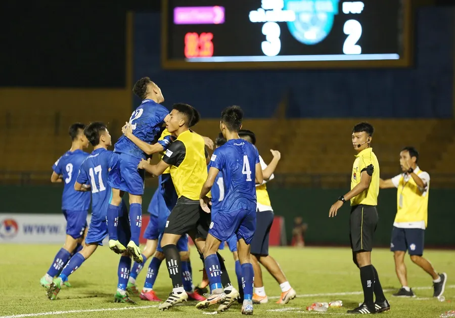 Niềm vui chiến thắng của các cầu thủ Đà Nẵng. Ảnh: Đông Huyền