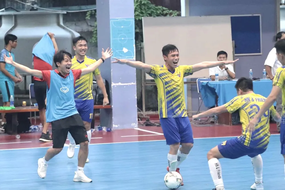 Thầy trò Trọng Luân vô địch giải Futsal phong trào TPHCM ảnh 2