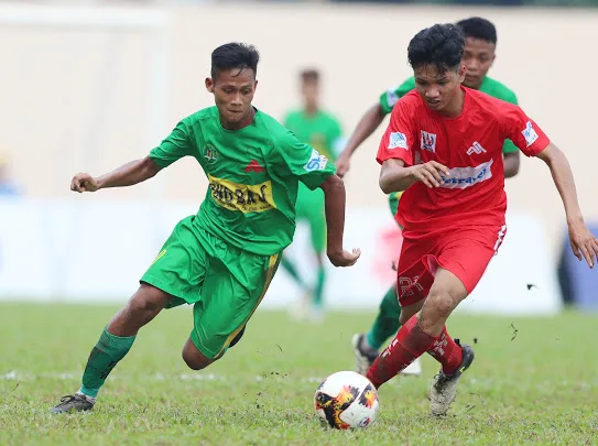 Đại Nông Lâm (áo xanh) giành 3 điểm vào chiều 3-11