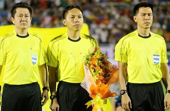 Trọng tài Hoàng Ngọc Hà bảo vệ thành công còi Vàng, Ngô Duy Lân bị đánh bật khỏi tốp 3 ảnh 1