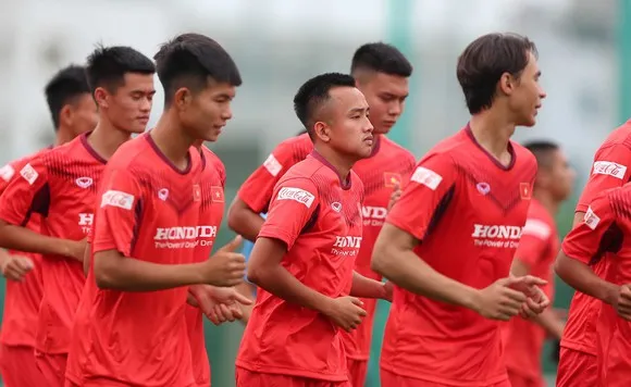 Bán vé trận đấu của đội tuyển Việt Nam để ủng hộ đồng bào miền Trung ảnh 1