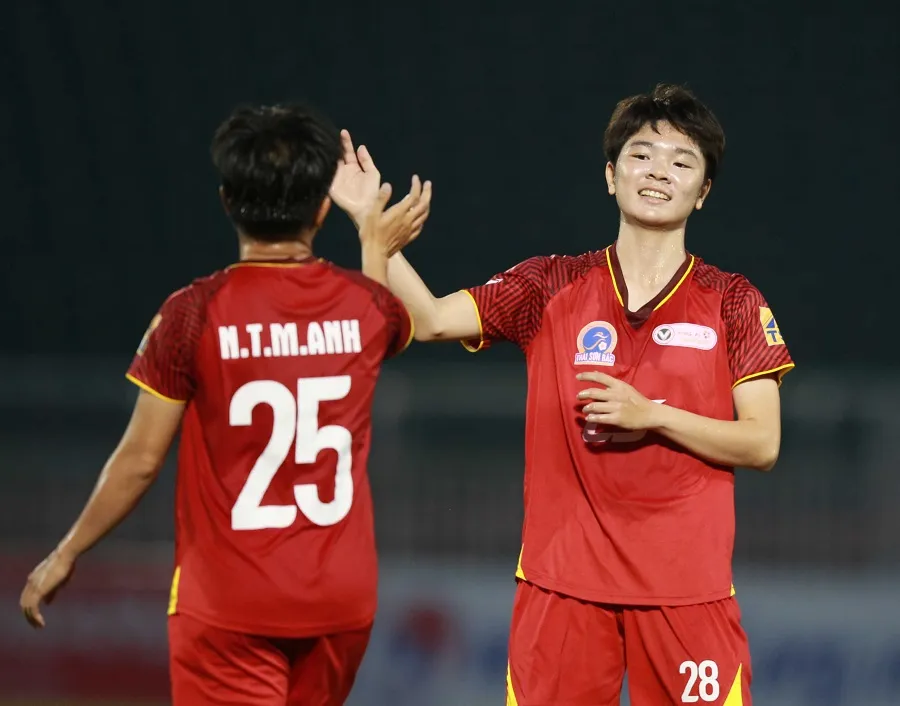 Tuyết Ngân lập hatrick trong chiến thắng 4-0 của TPHCM I trước Sơn La. Ảnh: DŨNG PHƯƠNG