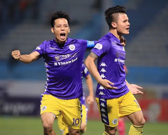 Văn Quyết cùng Quang Hải toả sáng ở giai đoạn quyết định của CLB Hà Nội