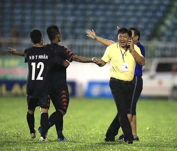 B.Bình Dương "luân chuyển nội bộ" trước mùa bóng