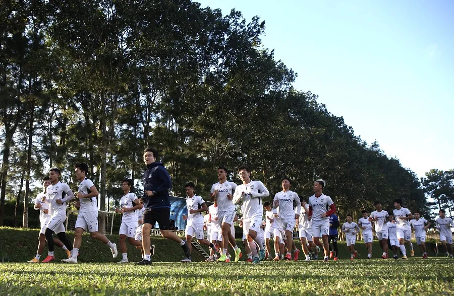 Buổi tập đầu tiên của HAGL vào chiều 3-12. Ảnh: Minh Trần