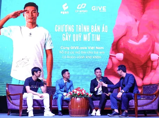 Trung vệ Bùi Tiến Dũng gắn kết cùng thương hiệu Alpha – TD04 ảnh 1