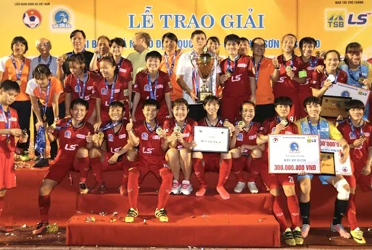 Đội nữ TPHCM lần thứ 9 đăng quang. Ảnh: DŨNG PHƯƠNG 